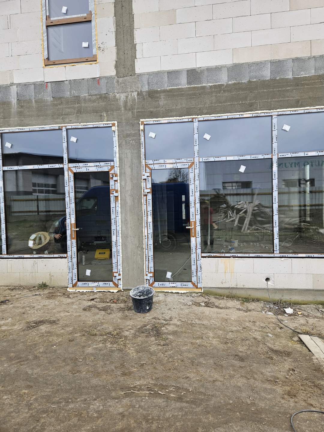 Drzwi balkonowe i duże przeszklenia PVC
